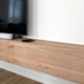 detail eikenhout zwevend tv-meubel